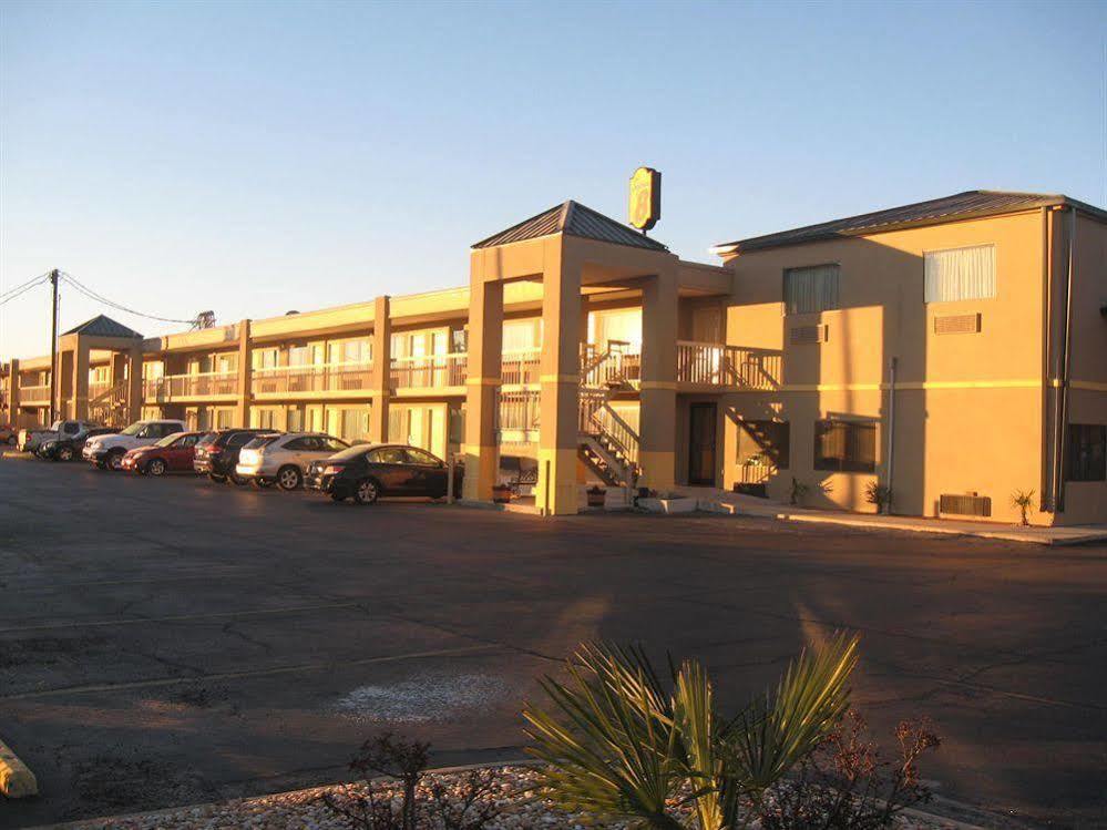 Super 8 By Wyndham Macon West Motel Exterior photo